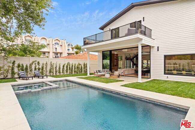 Building Photo - 4535 Haskell Ave