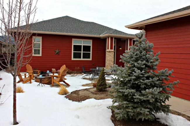 Building Photo - 5 Bedroom - Vista Montana