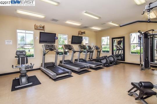 Building Photo - Luxury 3 bedroom 3 bath located in great a...