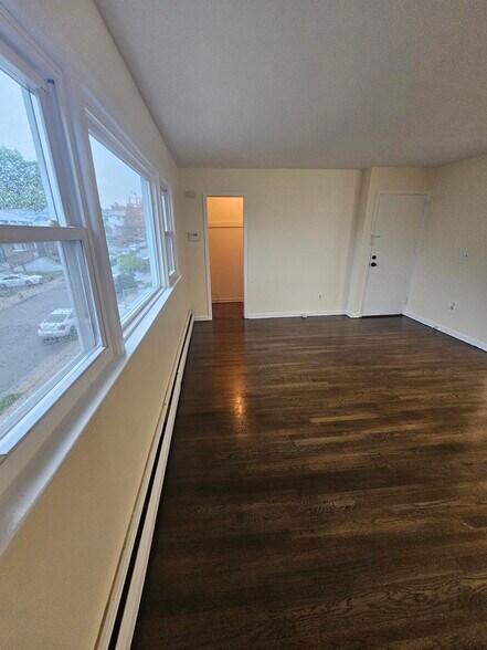 Building Photo - 47 Brighton Ter