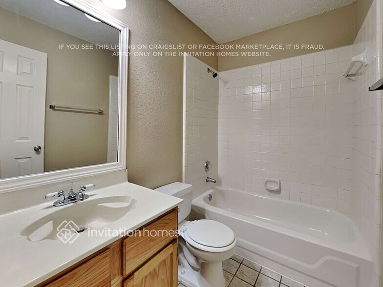 Building Photo - 2012 Creek Royal Dr