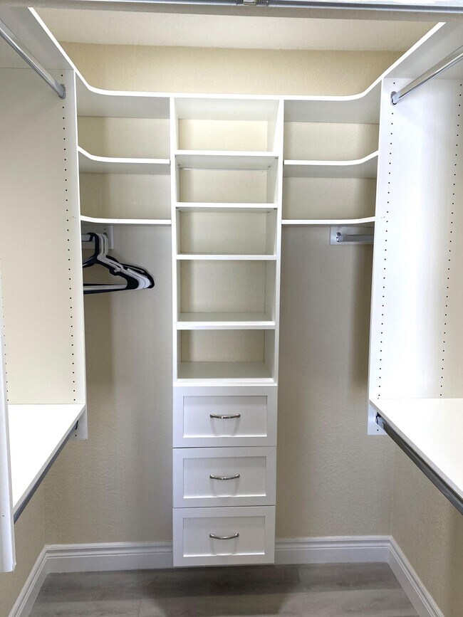 Building Photo - 1510 3rd Ct