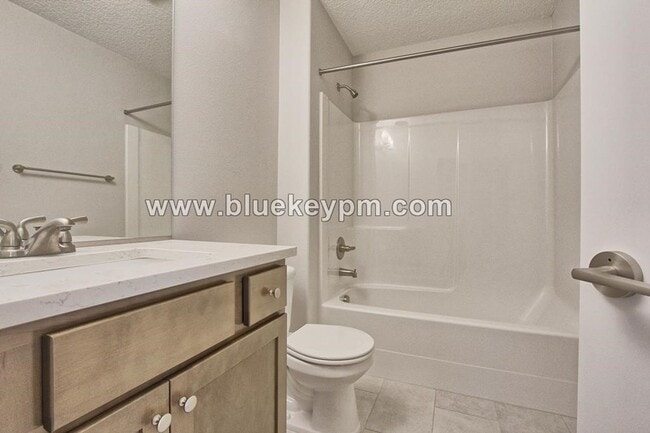 Building Photo - 3 Bed,2.5 Bath Townhome at the Landing At ...