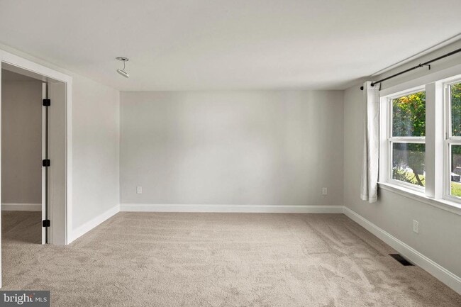 Building Photo - 2201 Alvin Ave