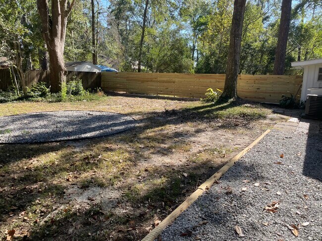 Large fully enclosed lot with fire pit area. Pets welcome. - 218 W Saint Mary Dr