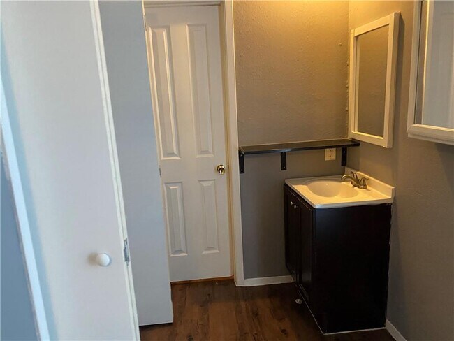 Building Photo - 8919 Galewood Dr