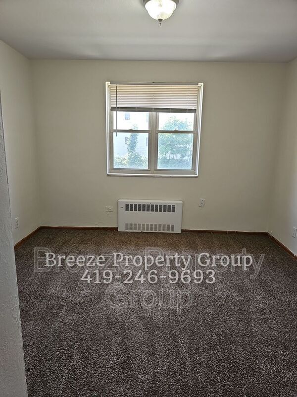 Building Photo - 2445 W Bancroft St