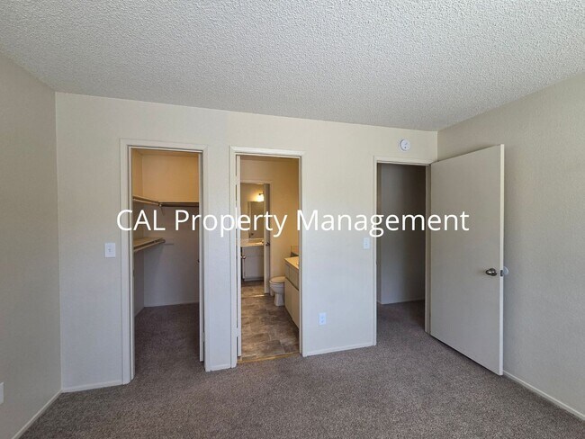 Building Photo - 1841 Cherokee Dr