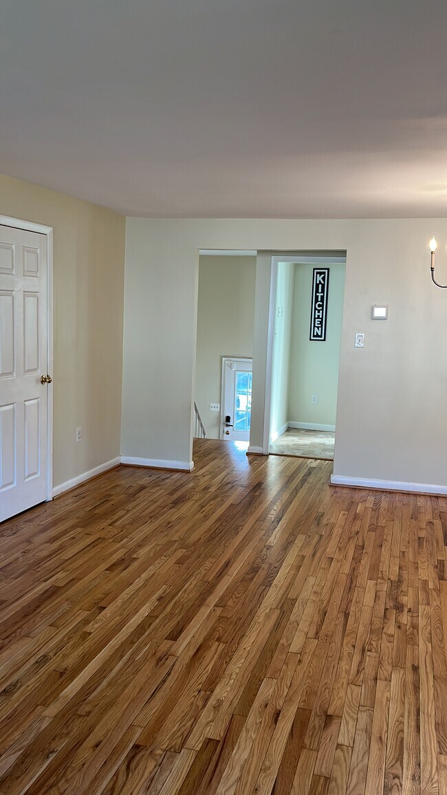 Building Photo - 2 Wimbledon Ln