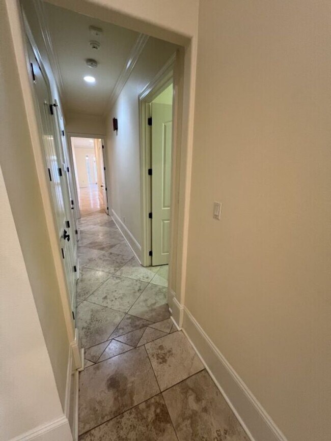 Building Photo - Elegant Two-Story Home with Outdoor Kitchen in Desirable Shadows Lake