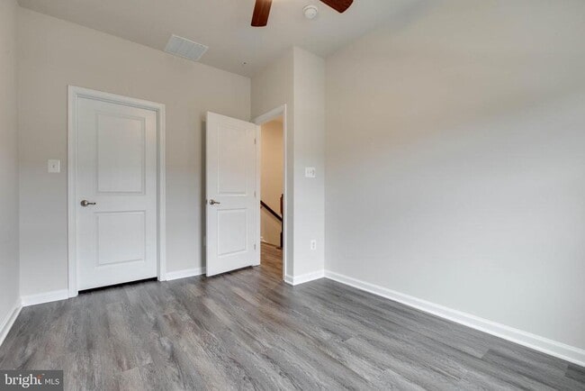 Building Photo - 7912 N Gladden Farm Way
