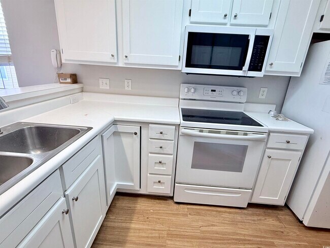 Building Photo - 628 Waterway Village Blvd