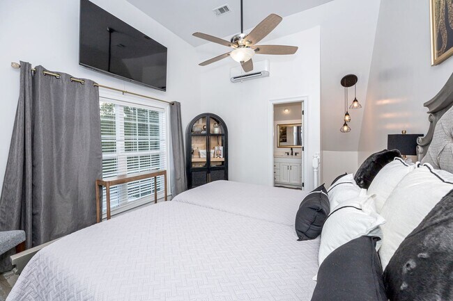 Building Photo - 1102 Stanfield Point Rd