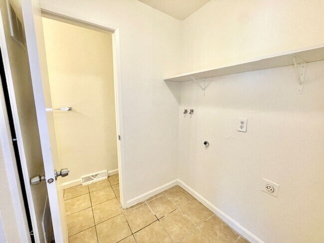 Building Photo - Thornton 2-Story Townhome