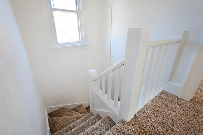 Building Photo - 814 2nd Ave NW