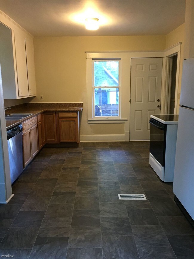 Building Photo - 4 br, 2 bath House - 1139 W Lovell St