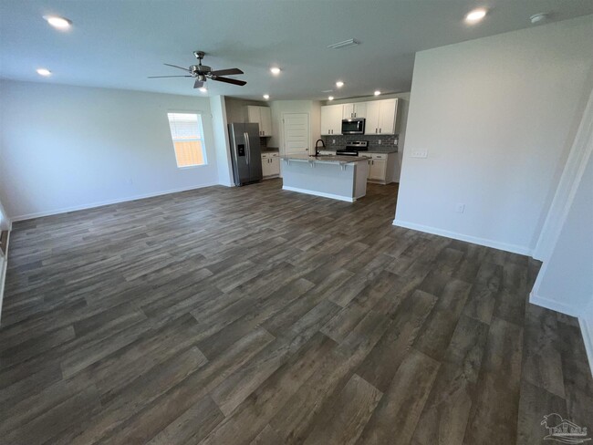 Building Photo - 7835 Lakeside Oaks Dr