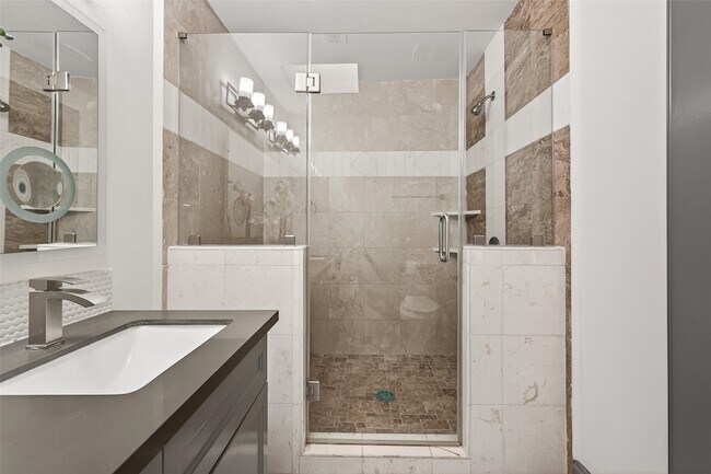 Building Photo - 10054 Cedardale Dr