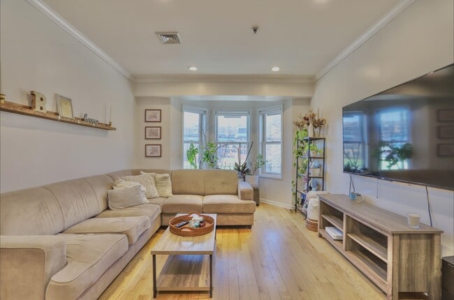 Building Photo - 421 Jackson St