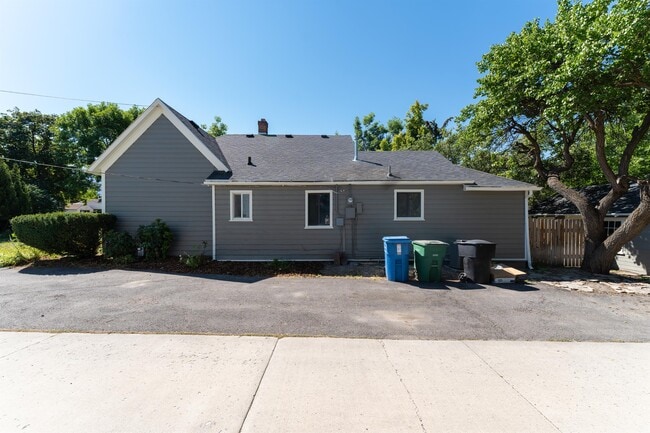 Building Photo - 643 N 200 E