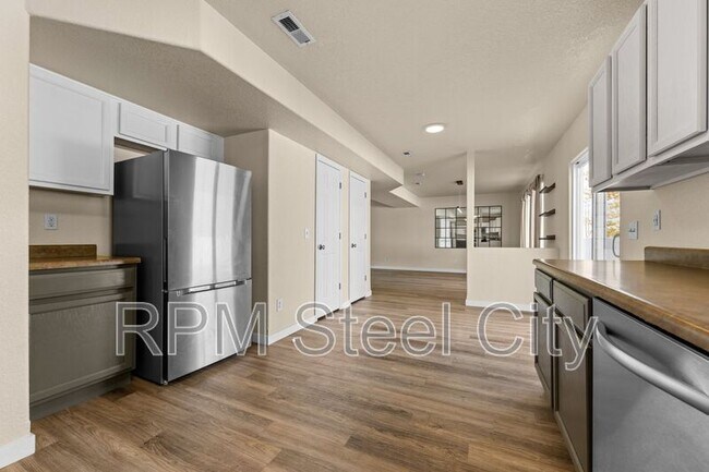 Building Photo - 2231 Meadowlark Ln