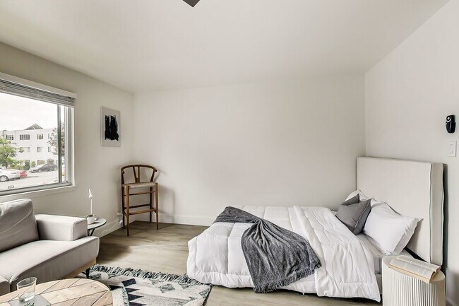 Building Photo - Newly renovated apartment at Oakbrook! Up ...