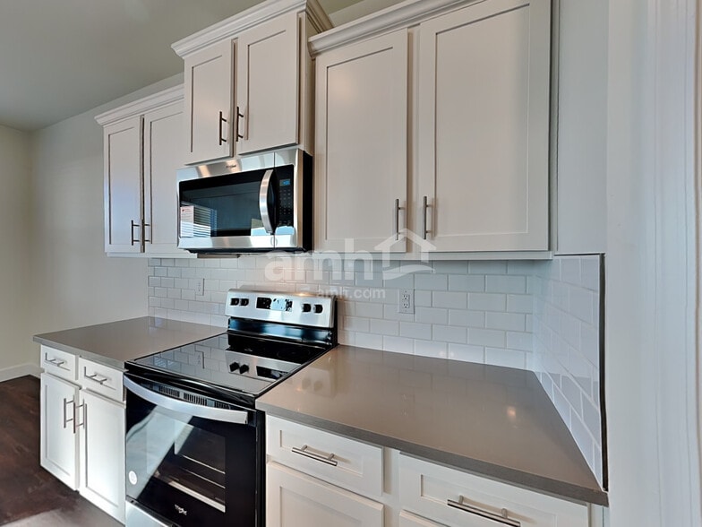 Building Photo - 225 Deanscroft Dr