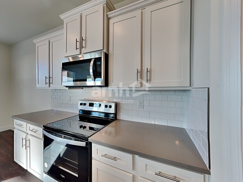 Building Photo - 9094 Henley Ave