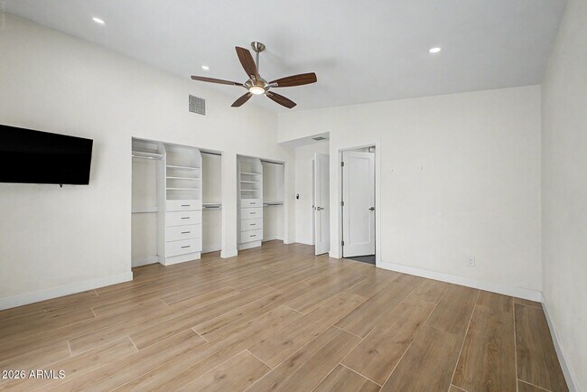 Building Photo - 8711 E Latham St
