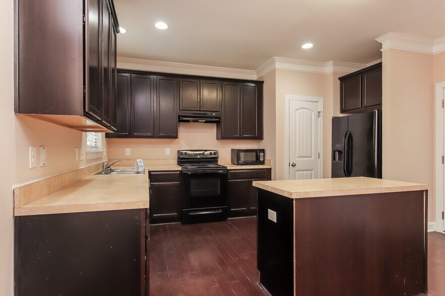 Building Photo - 213 Willow Weald Ct