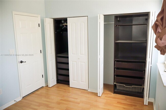 Building Photo - 711 SW 148th Ave