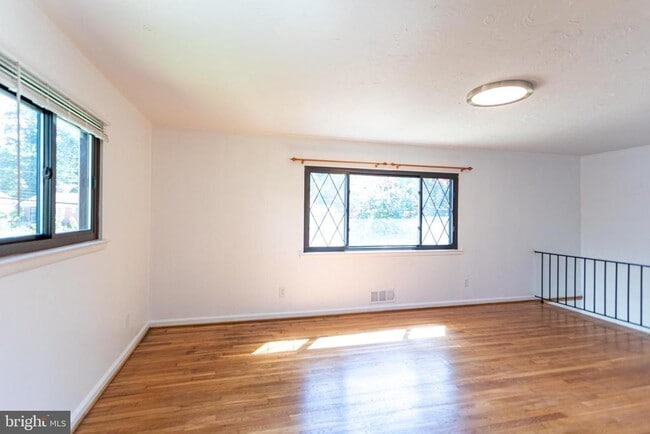 Building Photo - 4203 Lyons St