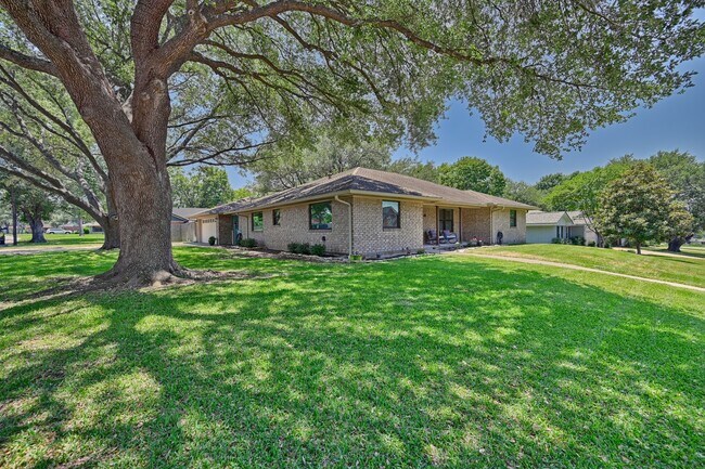 Primary Photo - 1600 Pecan St