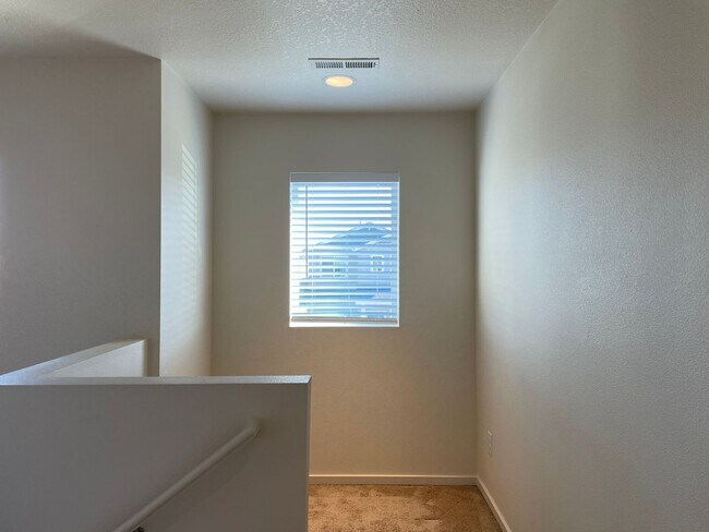 Building Photo - BEAUTIFUL 3 Bedroom 2.5 Bath Home! High Ce...