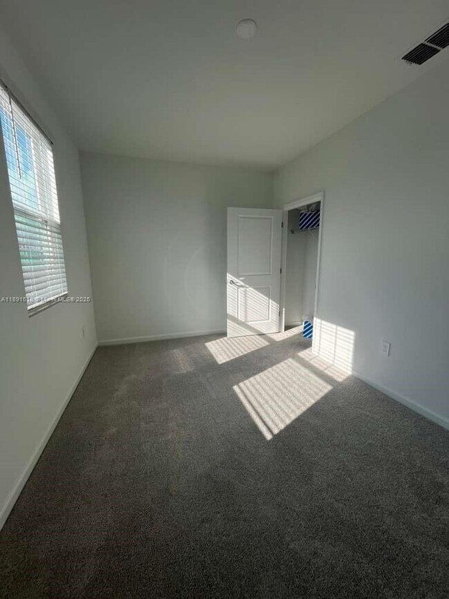 Building Photo - 5984 Zen Wy