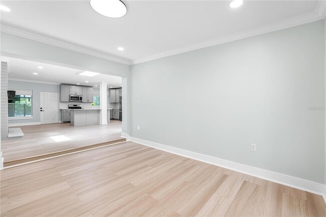 Building Photo - 4811 Juanita Way S