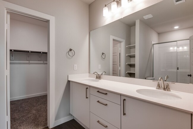 Building Photo - COMING SOON! GORGEOUS 3 BEDROOM DUPLEX LOC...