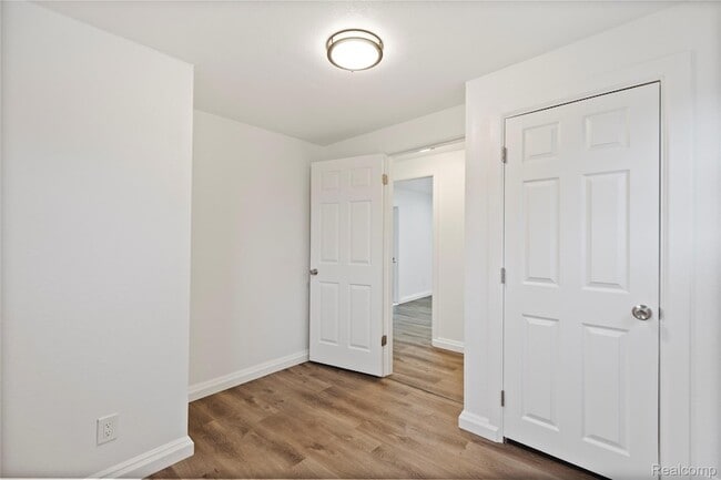Building Photo - 22712 Clairwood St