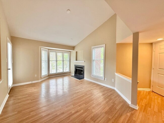 Building Photo - Newly Remodeled 2BD, 1.5BA Raleigh Condo in Prime Location with HOA Amenities