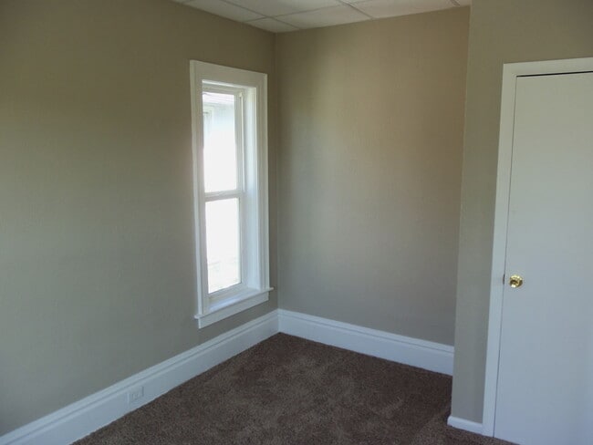 Building Photo - 1702 N Jefferson Dr