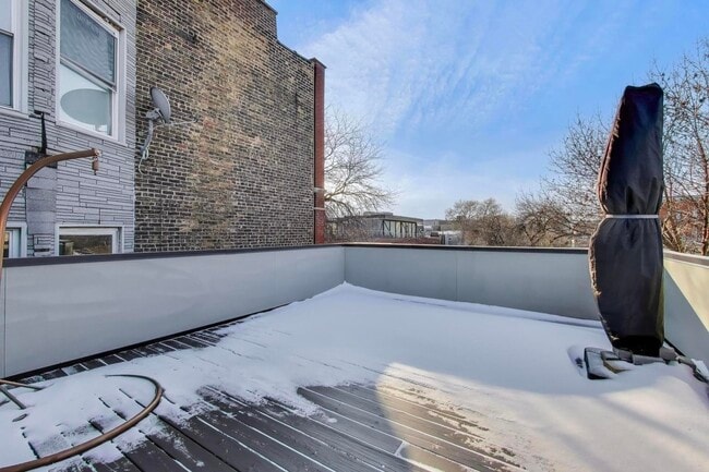 Building Photo - 1632 W Ohio St