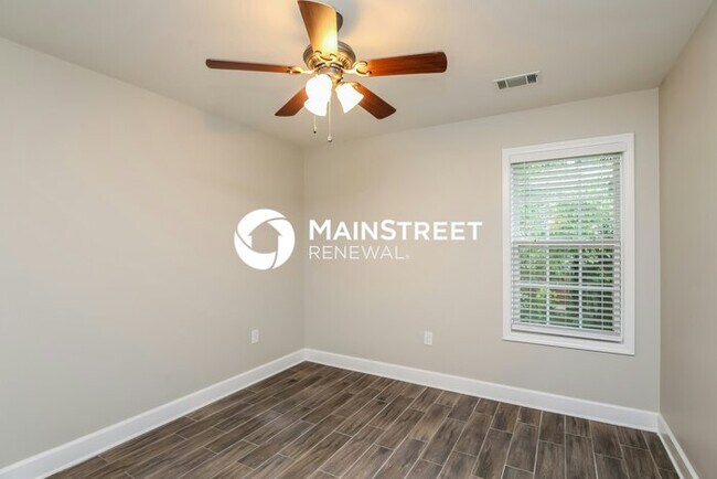 Building Photo - 4 Bedroom Pet-Friendly Home in Hoschton, GA with Main Street Renewal