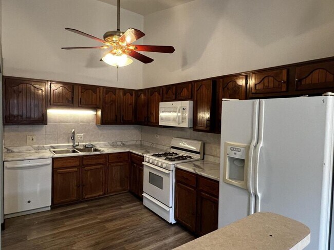 Building Photo - 5623 Santa Barbara Dr