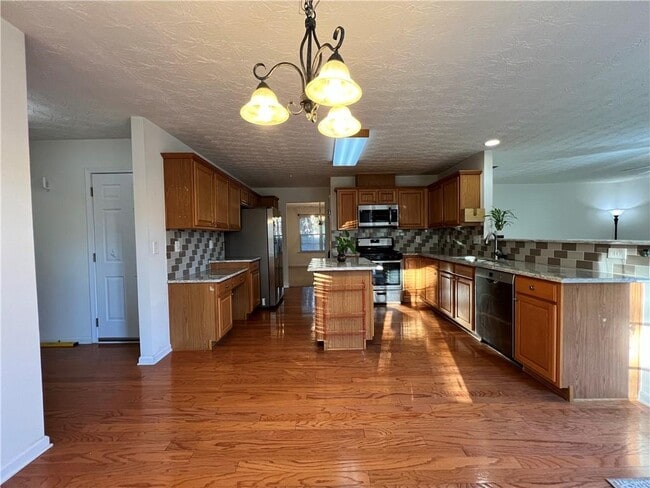 Building Photo - 789 Roxholly Ln NE