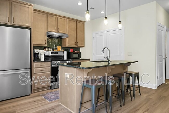 Building Photo - 1717 Wappoo Dr