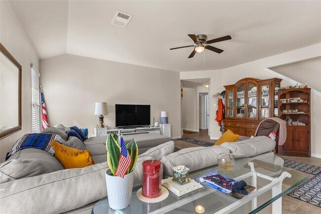 Building Photo - 206 Linden Ln