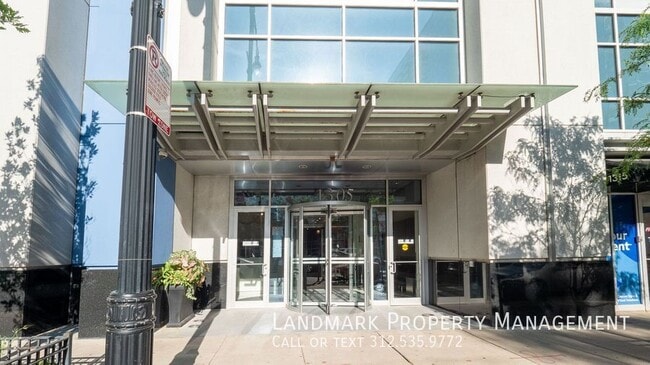 Building Photo - 1305 S Michigan Ave