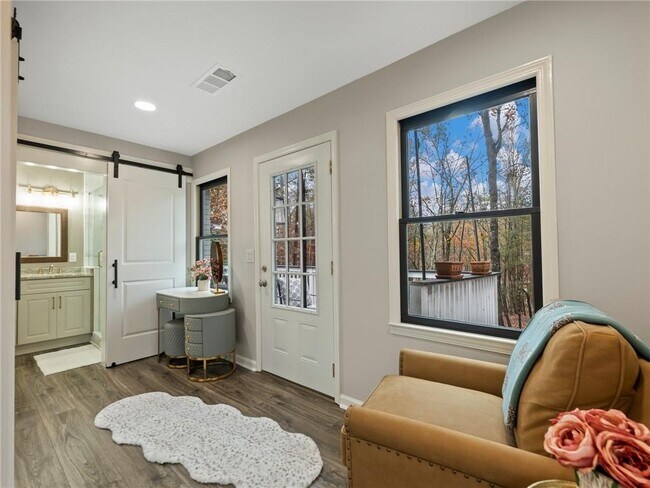 Building Photo - 7328 Ivy Cir