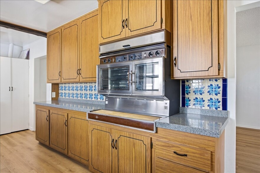 Building Photo - 819 N Maria Ave