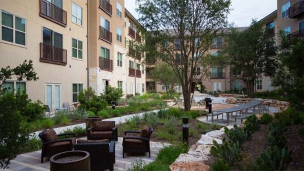 Building Photo - 3100 Esperanza Crossing